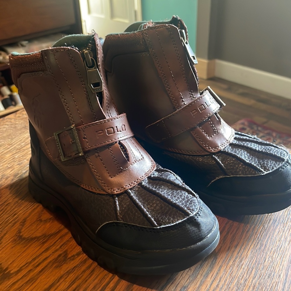Boys Ralph Lauren polo leather hiking boots with rubber toe & zipper.
